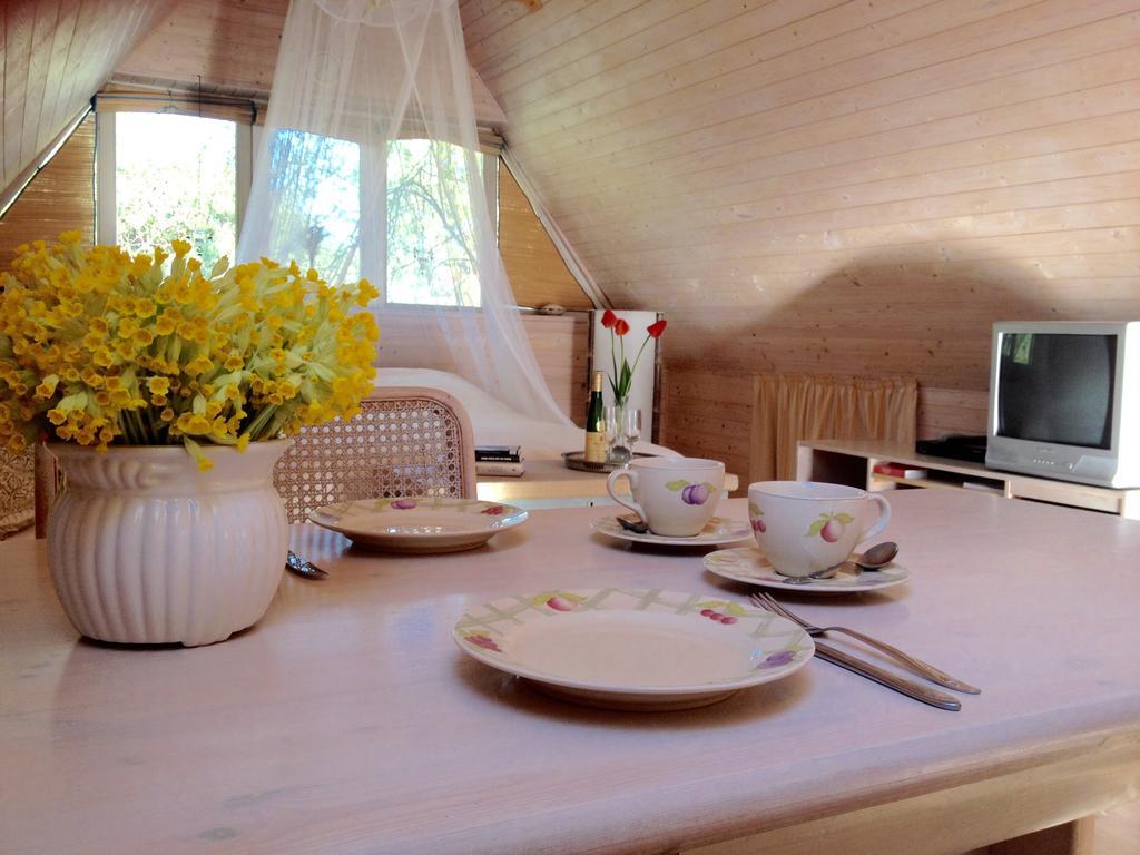 Kaju Guesthouses Nasva エクステリア 写真