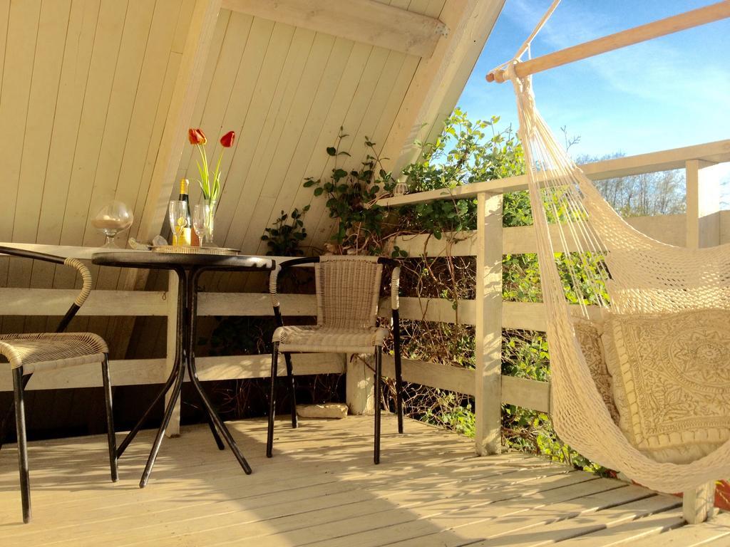 Kaju Guesthouses Nasva エクステリア 写真